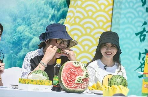 抖音吃瓜表演,揭秘网络红人的幕后故事