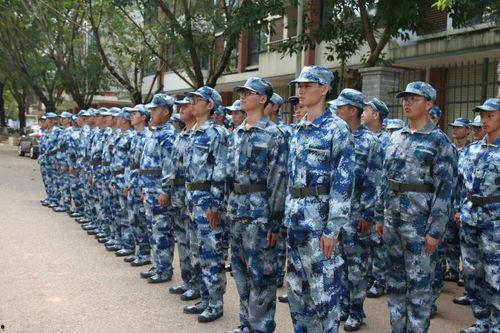 军训期间的吃瓜,揭秘军营里的那些“秘密”美食