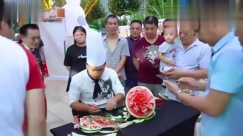 男生围观吃瓜,男生围观吃瓜，揭秘校园热点事件