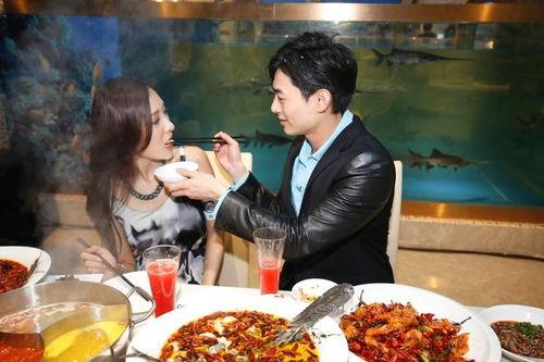 盐城吃瓜情侣拍照事件