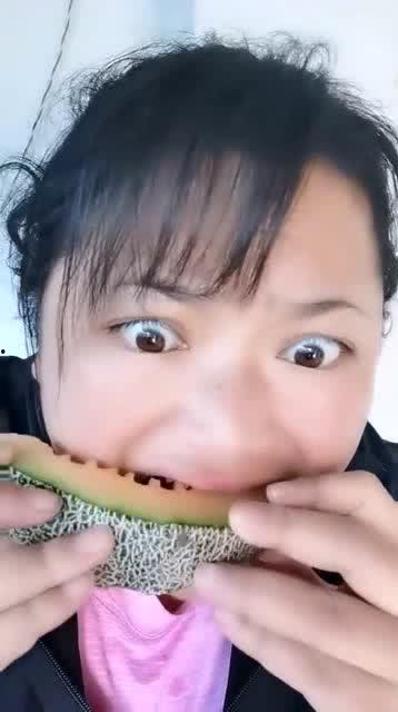 农村女孩吃瓜,农村女孩的甜蜜生活