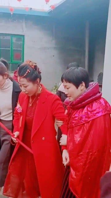 吃瓜群众成了瓜新郎,一场意外的爱情奇遇